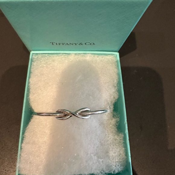 Tiffany Infinity Knot cuff - Picture 5 of 8